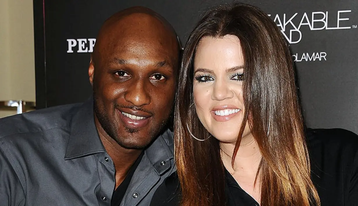 Khloe Kardashian menikah dengan Lamar Odom usai berkencan selama satu bulan. (Us Weekly)
