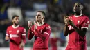 Pemain Liverpool memberikan aplaus kepada suporter setelah disingkirkan Atalanta dari Liga Europa di Gewiss Stadium, Jumat (19/4/2024). (AP Photo/Antonio Calanni)