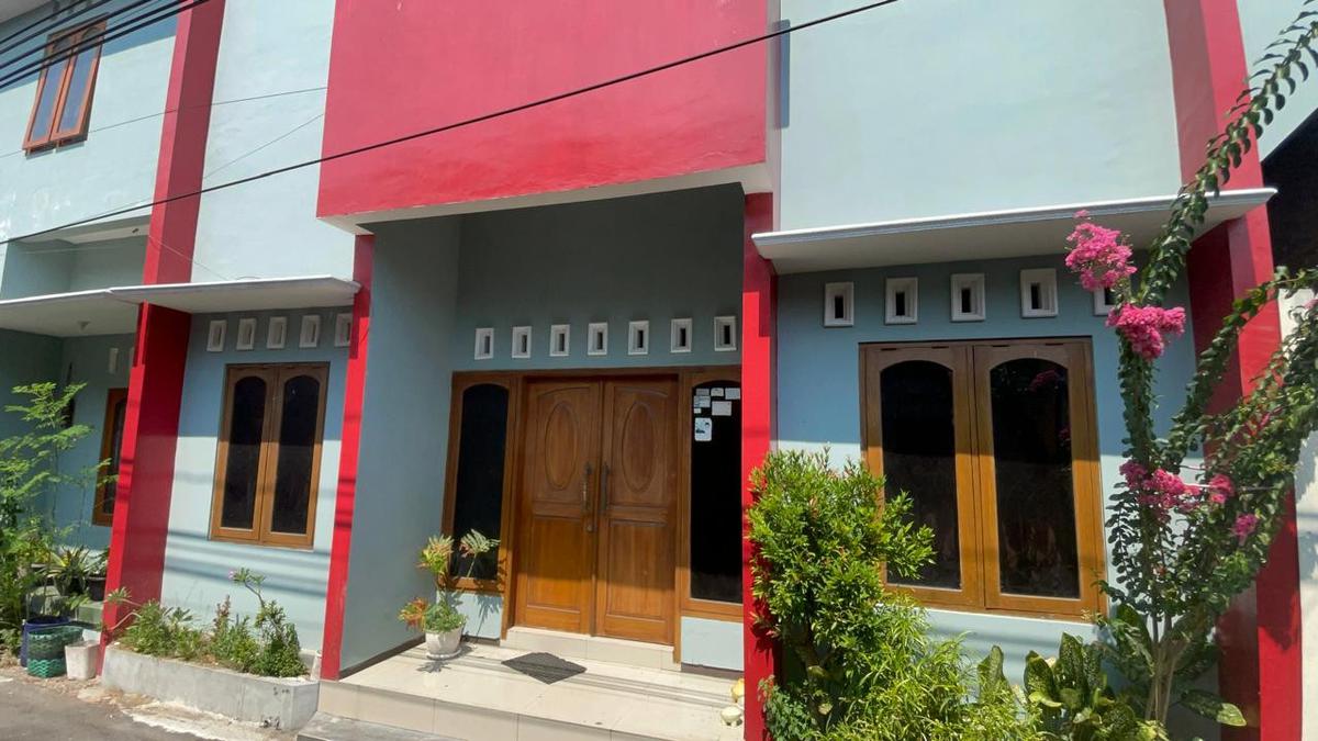 Safe house Bupati Sukoharjo Etik Suryani diduga menyimpan barang hasil korupsi.