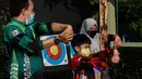 Anak-anak melakukan pemanasan saat mengikuti latihan memanah yang diadakan SAN Archery Club di Desa Ciater, Tangerang Selatan (9/8/2020). SAN Archery Club dibuka kembali bagi anggotanya untuk berlatih kembali dengan mengikuti protokol kesehatan di tengah wabah COVID-19. (Agung Kuncahya B./Xinhua)