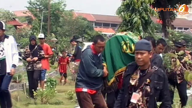 korban-tembak-makam-131023b.jpg