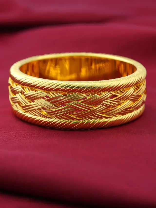 Model Gelang Emas 24 Karat 35 Gram dengan Gaya Tradisional