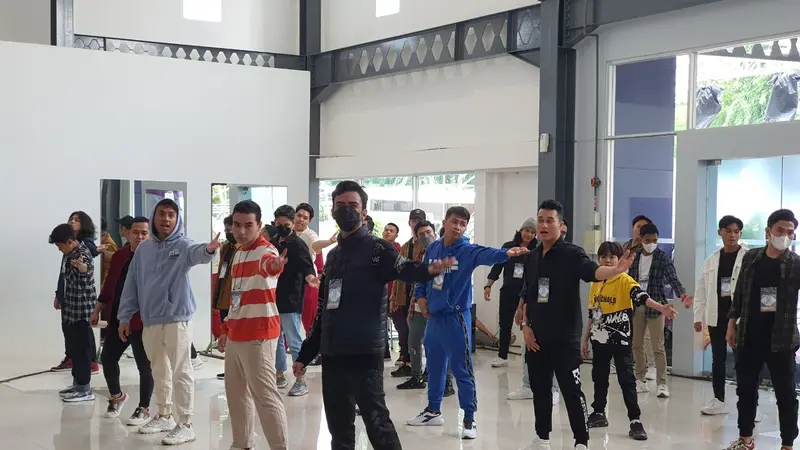 28 D'Divo Melakukan Proses Latihan untuk Penampilan Kolaborasi Spesial Bersama 28 Pantura Angels di 'Konser Raya 28 Tahun INDOSIAR 'LUA28IASA'