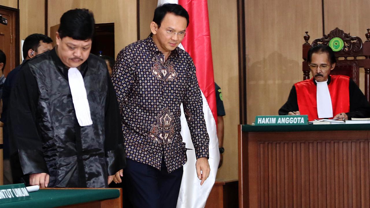 20161227-Hakim Bacakan Putusan Sela dalam Sidang Ahok-Jakarta