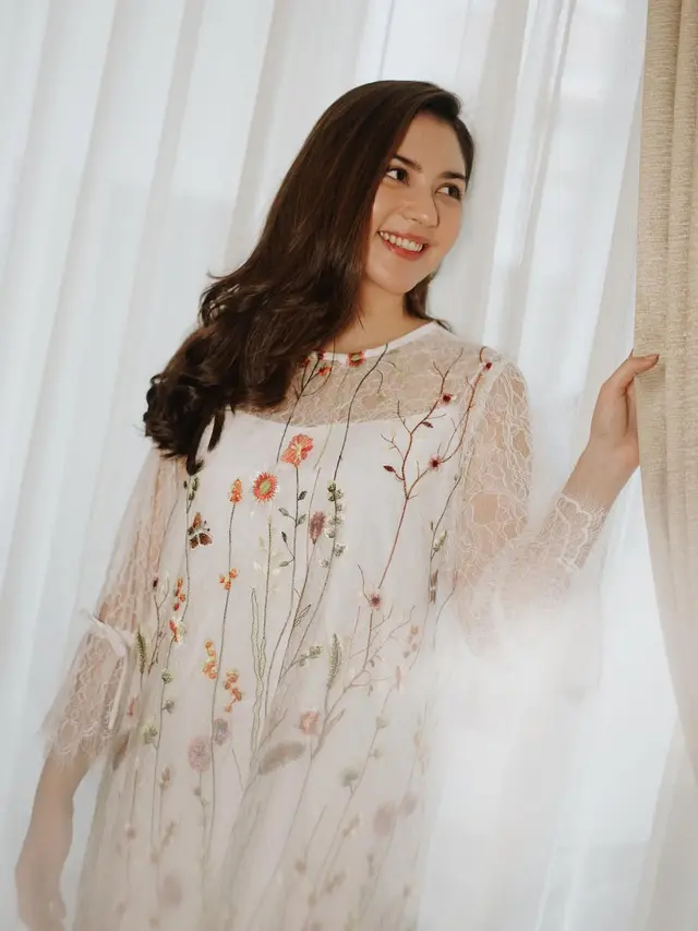 Inspirasi Baju Brokat Ala Jessica Mila