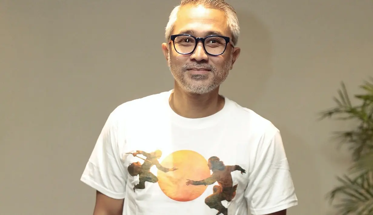 "Tetep proses screen test. Akhirnya masuk ke peran Werku Alit. Bangga pasti, tapi bosen ama Rifnu (Wikana), kemana-mana ikut terus. Kalau ada lagi, paketan aja bayarnya," kata Lukman. (Nurwahyunan/Bintang.com)