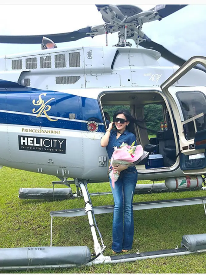 [Bintang] Syahrini Helikopter