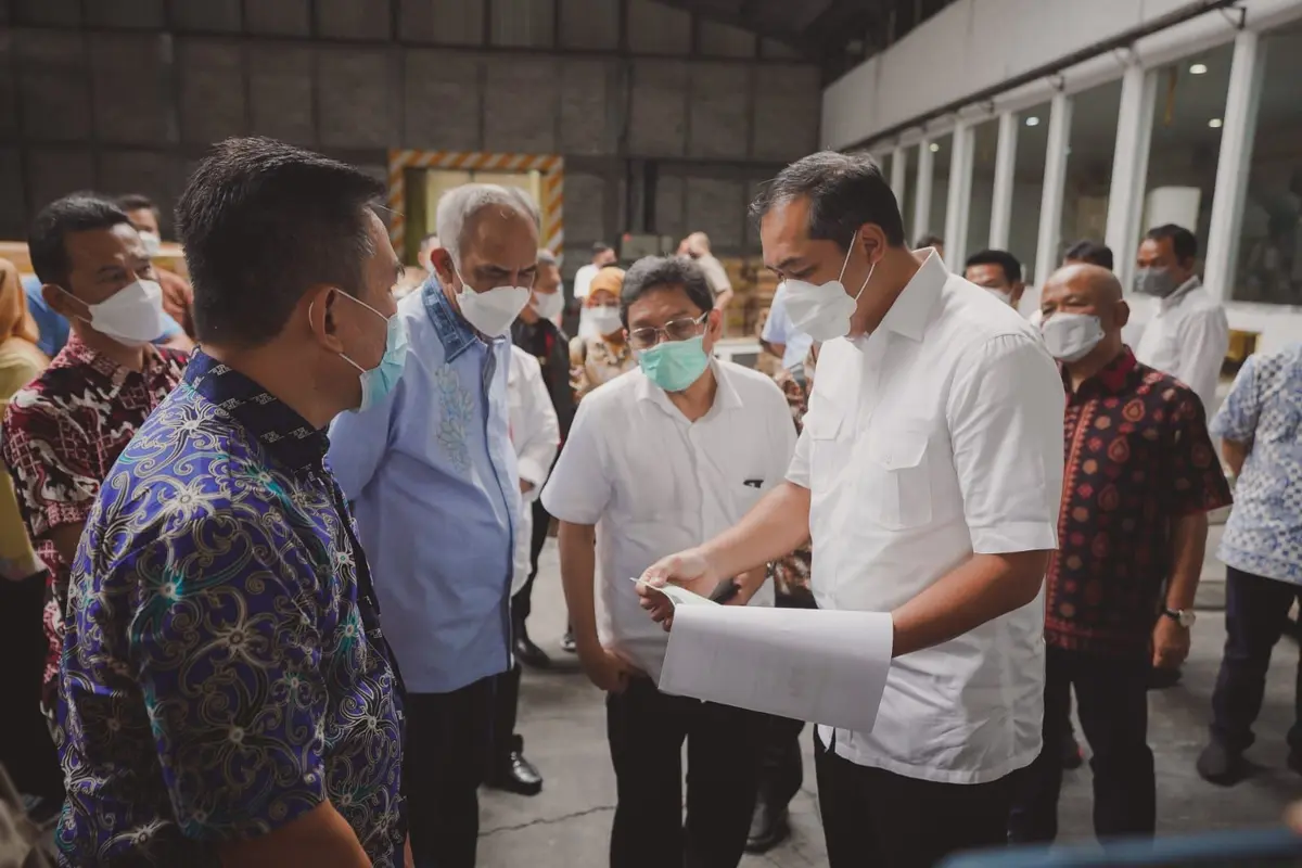 Menteri Perdagangan (Mendag) Muhammad Lutfi inspeksi mendadak (sidak) ke pasar dan distributor minyak goreng (migor) di Sidoarjo, Jawa Timur, Jumat (18/2/2022). (Dok Kemendag)