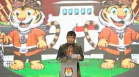 Pj Gubernur Jabar, Bey Machmudin dalam peluncuran Maskot Pilgub/Wagub Jabar 2024 adalah 'Sili' dan 'Wangi', yang kalau dipadukan menjadi kata 'Siliwangi,' dengan karakter Harimau Bara, asli dari Jawa Barat. (sumber foto: Adpim Jabar)