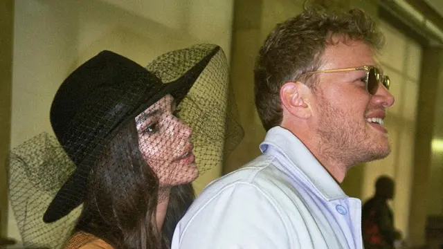 [Bintang] Emily Ratajkowski - Sebastian Bear - McClard