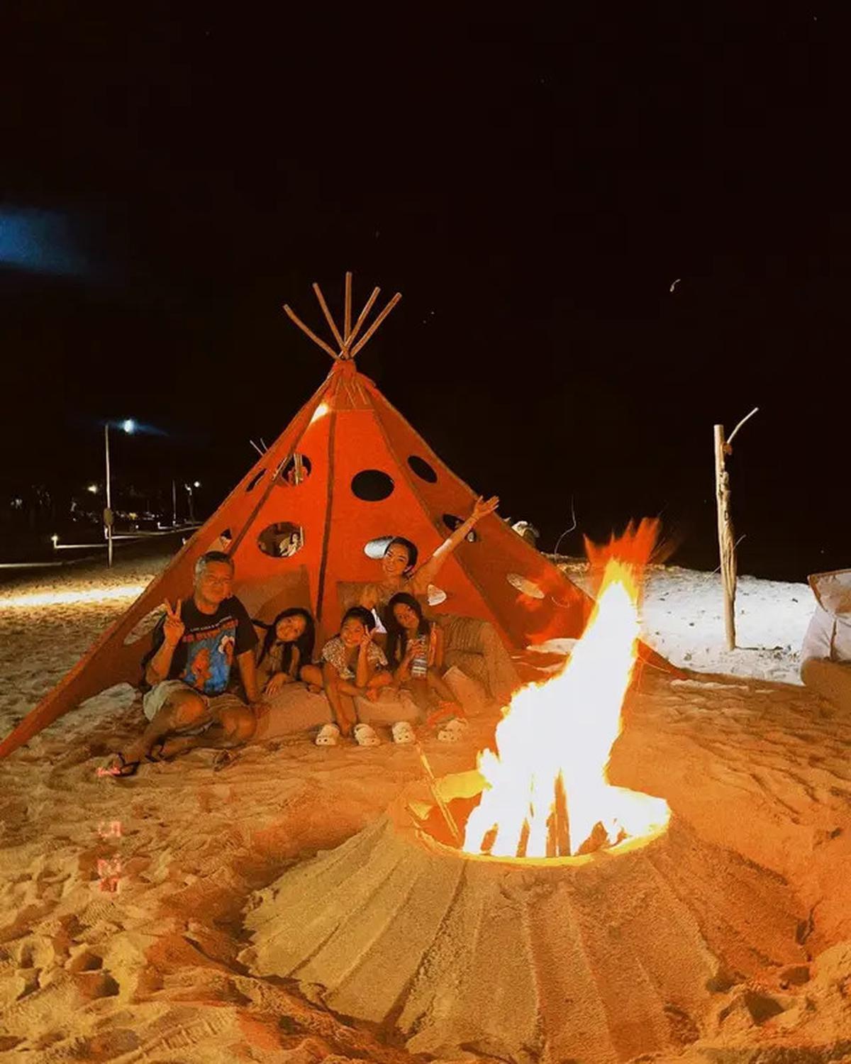 7 Potret Gading dan Gisel Camping Bareng Gempi, Tetap Didoakan Balikan