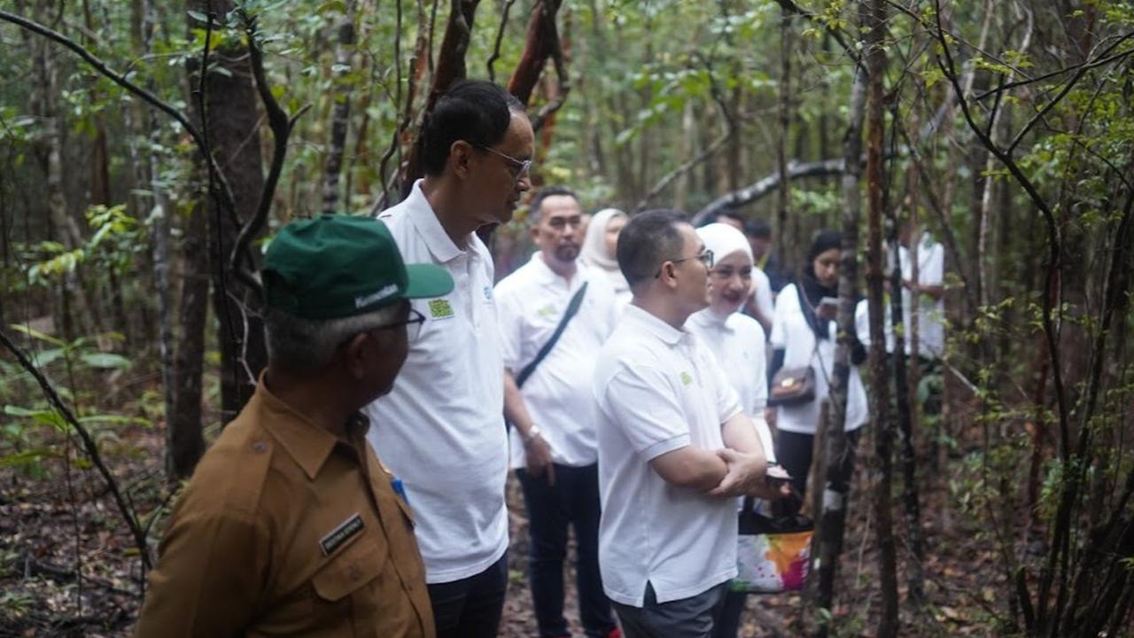 Jasaraharja Putera Tanam 100 Pohon Pelepak Dukung Wisata Hijau Berkelanjutan di Belitung