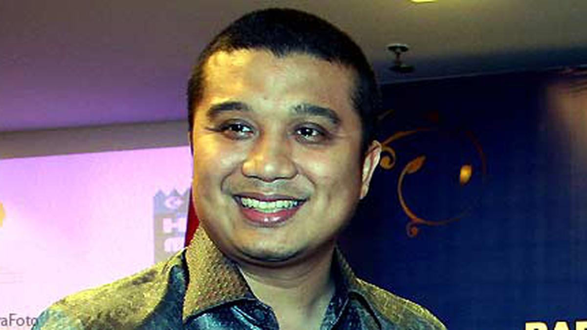 Erwin Aksa Kerahkan Puluhan Wanita Cantik - Bola Liputan6.com