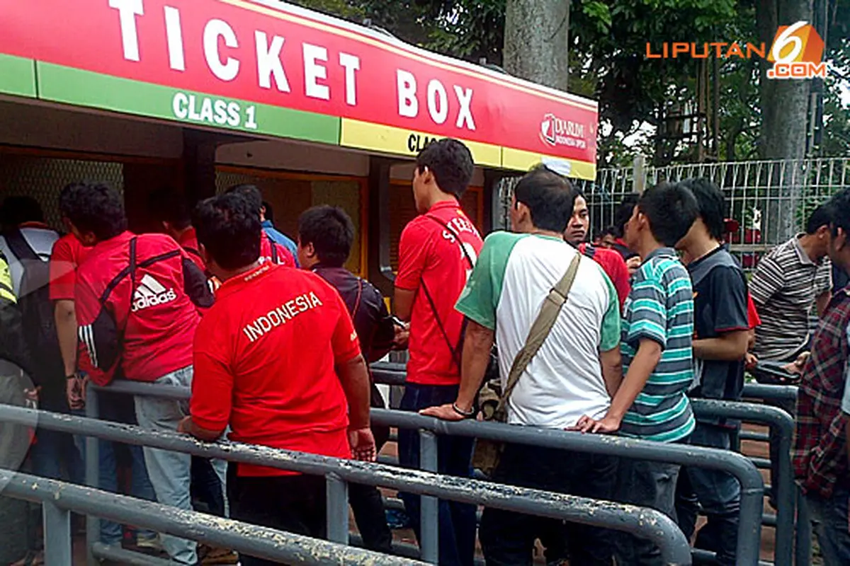 antrian-tiket-130720c.jpg