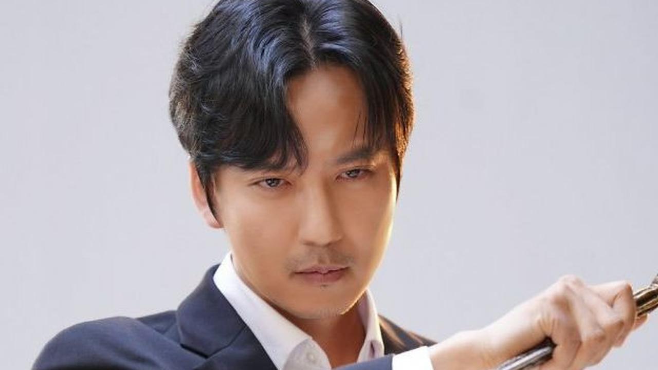 Meskipun pernah dirumorkan menjalin hubungan dengan beberapa selebritas, seperti Tiffany SNSD dan Son Ye Jin, tidak ada satu pun yang dikonfirmasi oleh aktor berusia 43 tahun ini. Kabar tentang hubungannya dengan Jang Nara juga tidak benar, seperti yang d