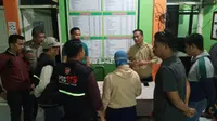 Polisi dan pihak-pihak terkait berkoordinasi ihwal insiden keracunan makanan di Takalar (Liputan6.com/Istimewa)
