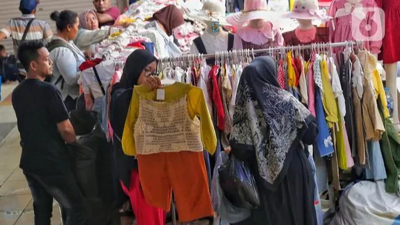 "Transaksi kita kan besar jadi lebih nyaman bayar cash atau transfer. Pakai QRIS uang tidak langsung kita terima, tunggu satu hari, jadi kurang nyaman saja,"