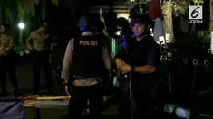 Polisi menutup akses Jalan Komjen M Jasin yang menuju Mako Brimob, Kelapa Dua, Depok. Penutupan ini menyusul kericuhan yang terjadi di rutan tempat penahanan pelaku teror.