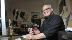 Sejak awal berkarir, Itang Yunasz terobsesi merancang baju untuk semua kalangan.