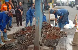 Jalan Assirot Ambles Lagi, Lubang 2,5 Meter Menganga