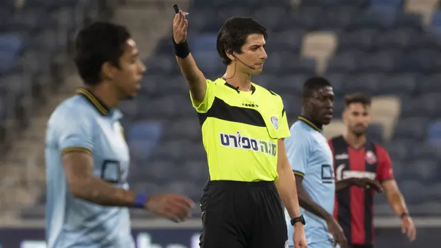 Sapir Berman, wasit sepak bola transgender pertama Israel