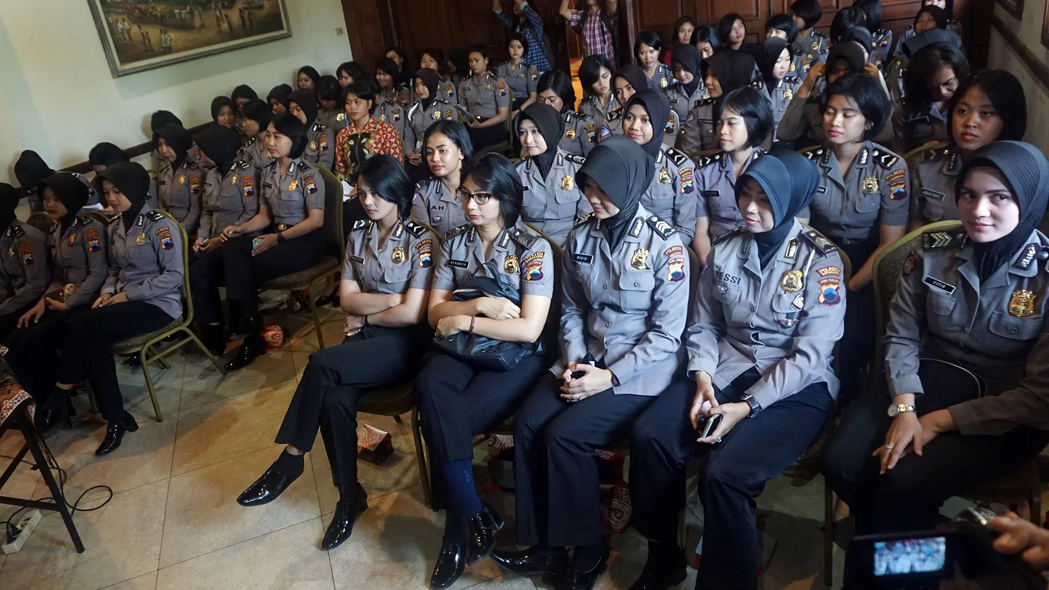 Puluhan polwan cantik akan dilibatkan dalam pengamanan prosesi pernikahan putri Presiden Jokowi, Kahiyang Ayu dengan Bobby Nasution di Graha Sabha Buana pada Rabu (8/11) mendatang.(Liputan6.com/Fajar Abrori)