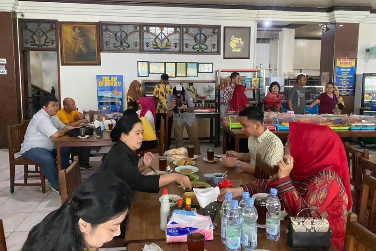 Wali Kota Surakarta Gibran Rakabuming Raka unggah foto saat sarapan bersama Ketua DPR RI Puan Maharani. (Foto: akun platform Twitter atau X @gibran_tweet)