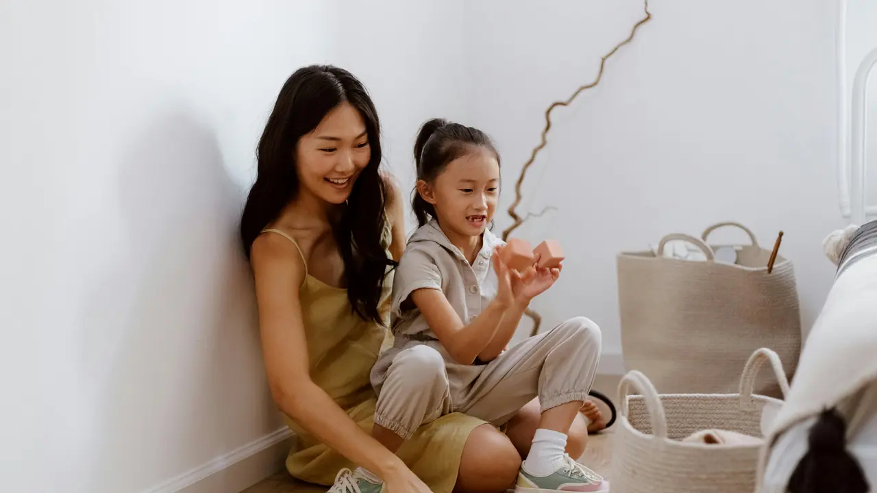 Tips Membangun Kedekatan dengan Anak Lewat Metode Parenting Pause Button