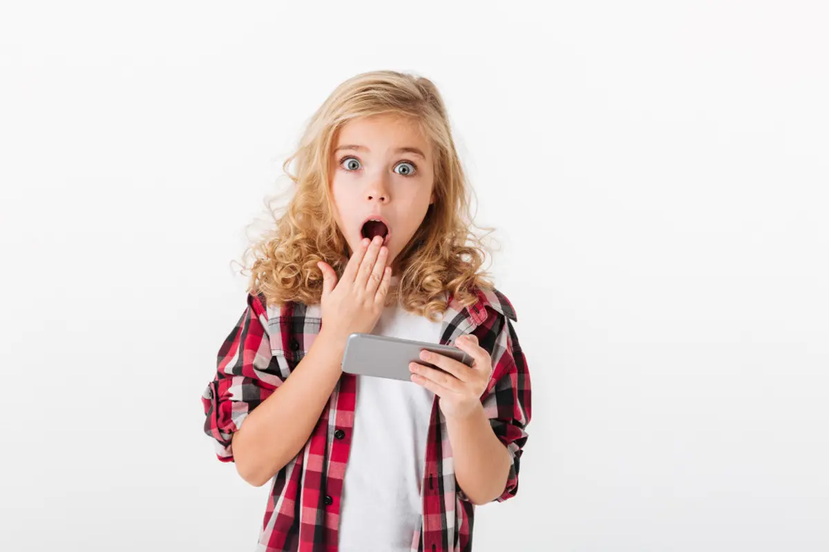 Segudang Dampak Negatif Menonton Video Porno pada Anak (Dean Drobot/Shutterstock)