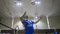 Menjadi pelatih voli menjadi jalan karier dari Pascal Wilmar setelah pensiun menjadi atlet. (Bola.com/Akso Fatma Putra)