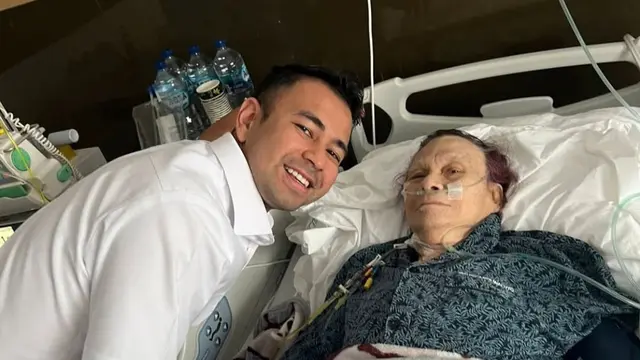 Raffi Ahmad saat jenguk ayahanda Baim Wong di rumah sakit (credit: https://www.instagram.com/baimwong/).