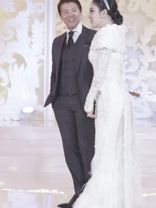 Syahrini dan Reino Barack