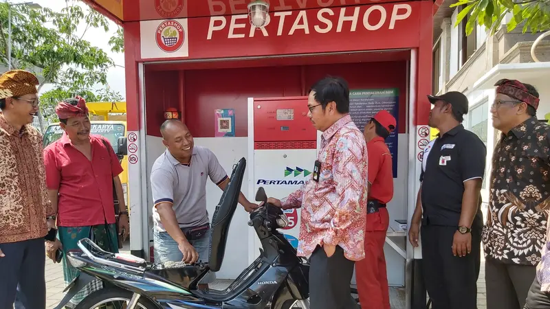 PT Pertamina Persero meluncurkan Pertamina Shop atau Pertashop di Desa Mengwi, Kecamatan Mengwi, Kabupaten Badung, Bali, Kamis (27/2/2020).