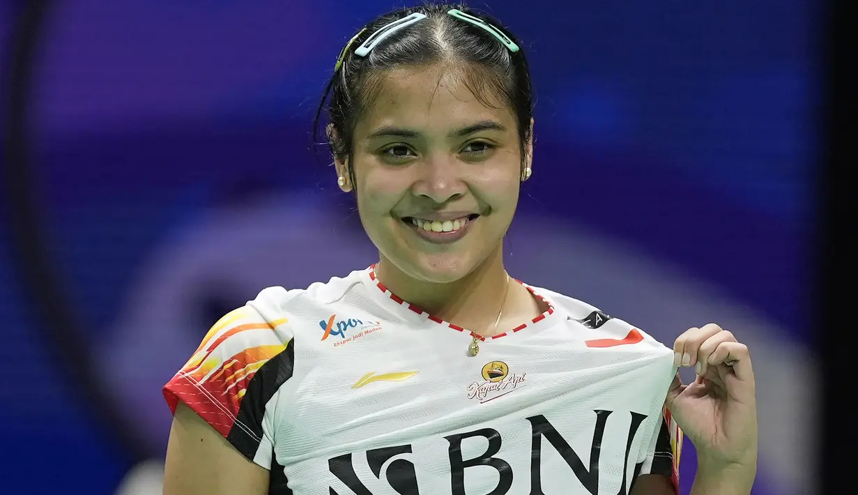 Tim beregu putri Indonesia harus menyerah 2-3 dari Jepang pada laga terakhir Grup C Piala Uber 2024 di Hi-Tech Zone Sports Centre Gymnasium, Chengdu, China, Rabu (1/5/2024). Dua angka kemenangan Tim Uber Indonesia dipersembahkan melalui tunggal pertama, Gregoria Mariska Tunjung setelah mengalahkan Akane Yamaguchi dan tunggal ketiga Komang Ayu Cahya Dewi yang mengalahkan Tomoka Miyazaki. Berdasarkan undian usai laga, Tim Uber Indonesia yang berstatus runner-up Grup C akan menantang juara Grup B, Thailand pada babak perempatfinal yang akan digelar Jumat (3/5/2024). (AP Photo/Ng Han Guan)