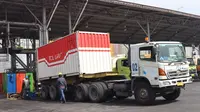 Holding Perkebunan Nusantara PTPN III (Persero) mengirim pasokan 300 ribu liter minyak goreng dan 800 ton gula ke Indonesia timur. (Dok PTPN III)