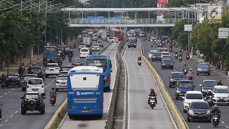 Jakarta Lengang, Pemotor Tetap Terobos Jalur Transjakarta