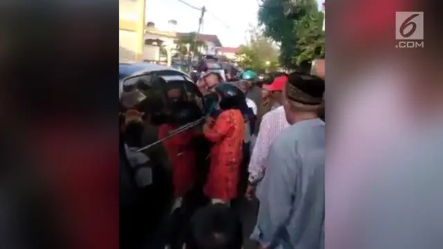 VIDEO: Pergoki Suami yang Selingkuh, Wanita Ini Malah Apes