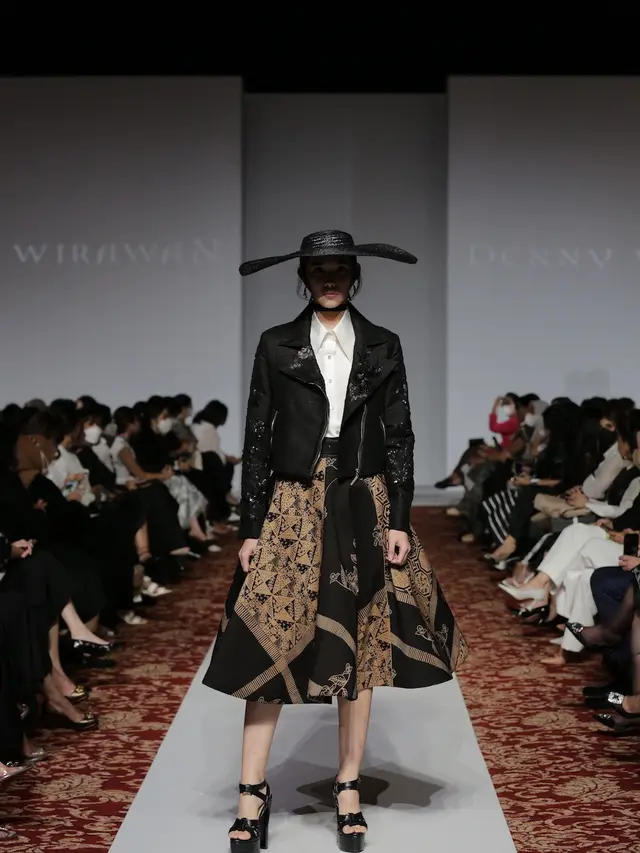 Cerminan Citra Wanita Indonesia Mandiri dalam Koleksi Niti Senja Denny Wirawan