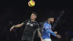 Penyerang Empoli, Andrea Pinamonti dan penyerang Napoli, Lorenzo Insigne melompat saat berebut bola dalam laga pekan ke-17 Serie A Liga Italia di Stadion San Paolo pada Senin (13/12) dini hari WIB. Napoli tumbang di markas sendiri saat menjamu Empoli, 0-1. (Alessandro Garofalo/LaPresse via AP)