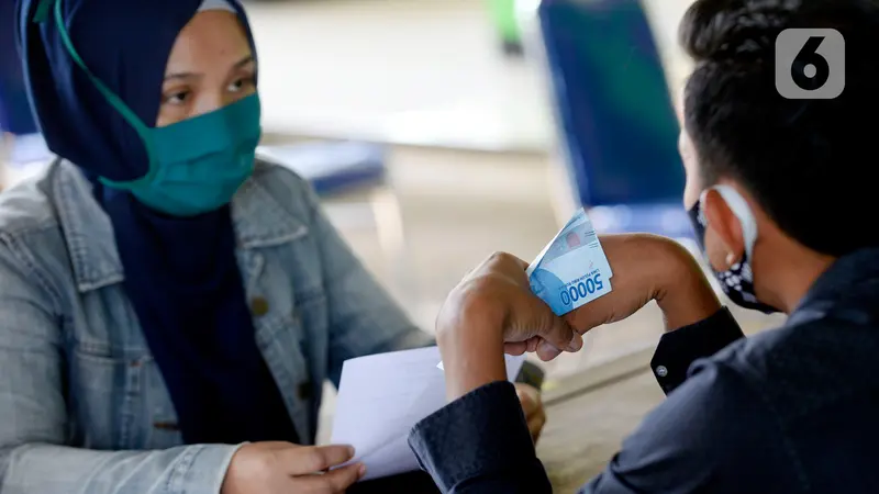 Warga Curug Terima Bantuan Langsung Tunai Dana Desa