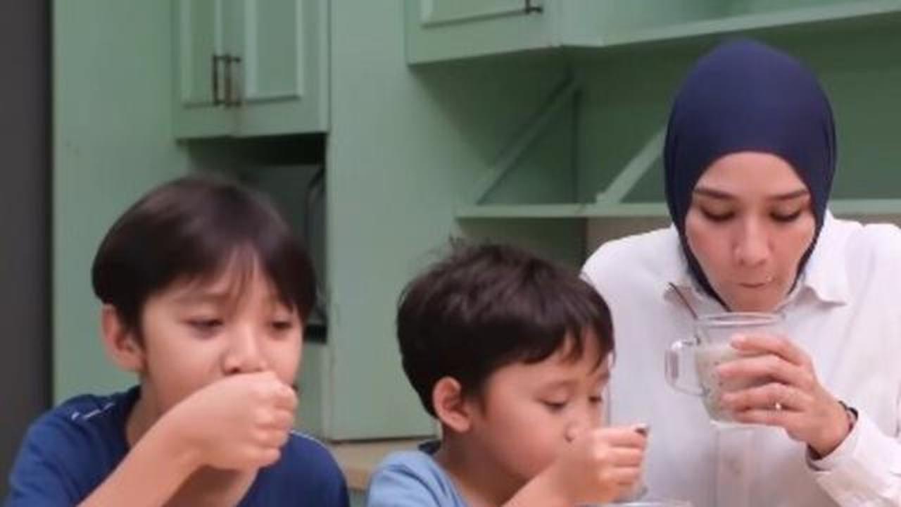 6 Potret Dapur Rumah Zaskia Adya Mecca, Dominasi Hijau Mint Elegan dengan Sentuhan Vintage Modern