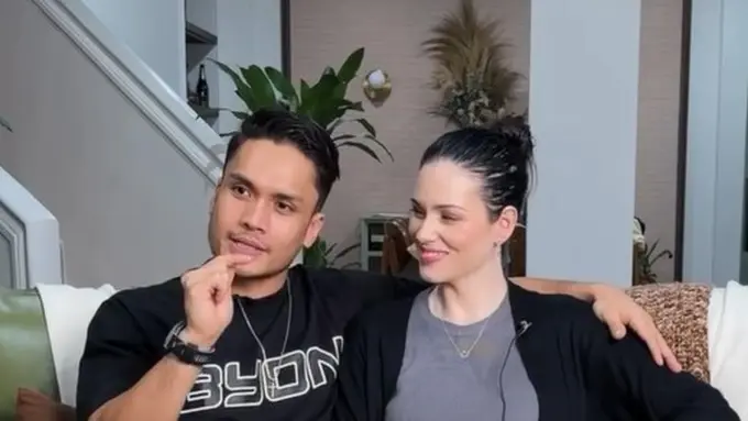 Randy Pangalila seorang family man (Instagram/secangkir.hotto)