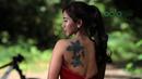 Andhina Ayuningtyas menyukai sesuatu yang bersayap karena menurutnya Semua orang memiliki sayap kasat mata yang bisa membuat kita terbang menggapai mimpi-mimpi kita.  Itulah makna dari Tatto peri kecil dipunggungnya. (Bola.com/Nick Hanoatubun)