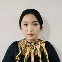 Anugerah Musik Indonesia (AMI) Awards 2024 telah digelar, pada Rabu (4/12). Pada kesempatan ini, Bernadya, penyanyi muda berbakat, meraih momen emosional saat menerima penghargaan. [Foto: Instagram/ Bernadya]