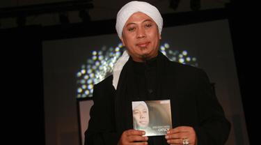 Album Ke 12 Opick Balik Ke Posisi Nol News Entertainment Fimela Com