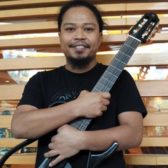Lirik Payung Teduh Untuk Perempuan Yang Sedang Dalam Pelukan News Entertainment Fimela Com