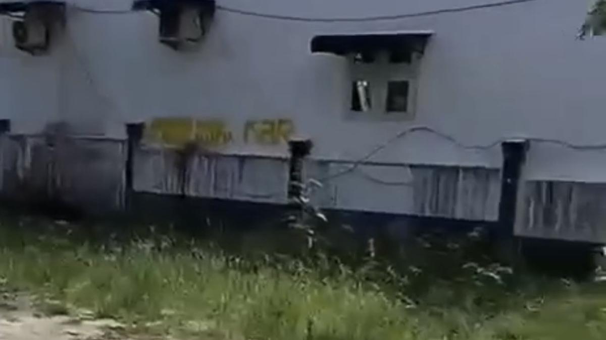 Viral Emak-Emak Geruduk Barak Narkoba di Labura