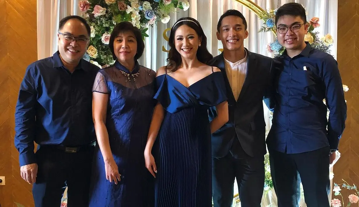 Jonatan Christie dan Shania eks JKT 48 (Instagram/chresentiaerry)