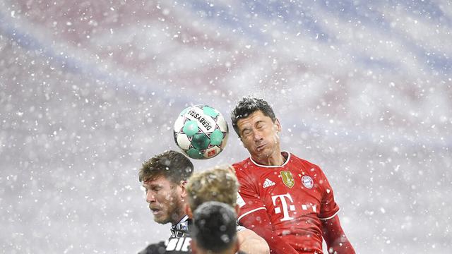 FOTO: Allianz Arena Berselimut Salju Saat Bayern Munchen Tahan Imbang Arminia Bielefeld