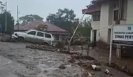Detik-Detik Banjir Bandang Terjang Kantor Bupati Solok